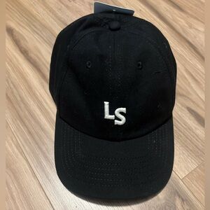 Levi’s Black Cap with Embroidered LS Logo - NEW